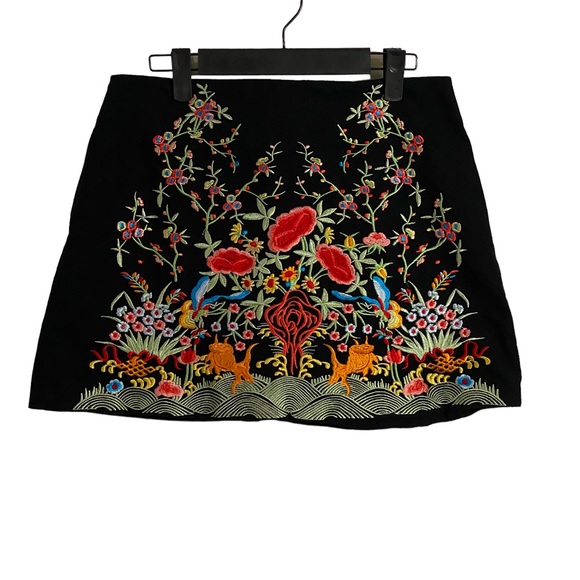 Zara Dresses & Skirts - Zara Floral Embroidered Mini Skirt Multicolor Black Medium